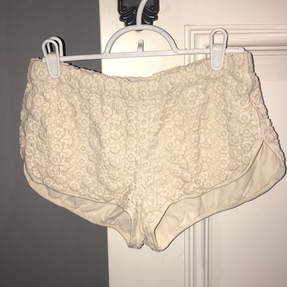 Lace cream shorts